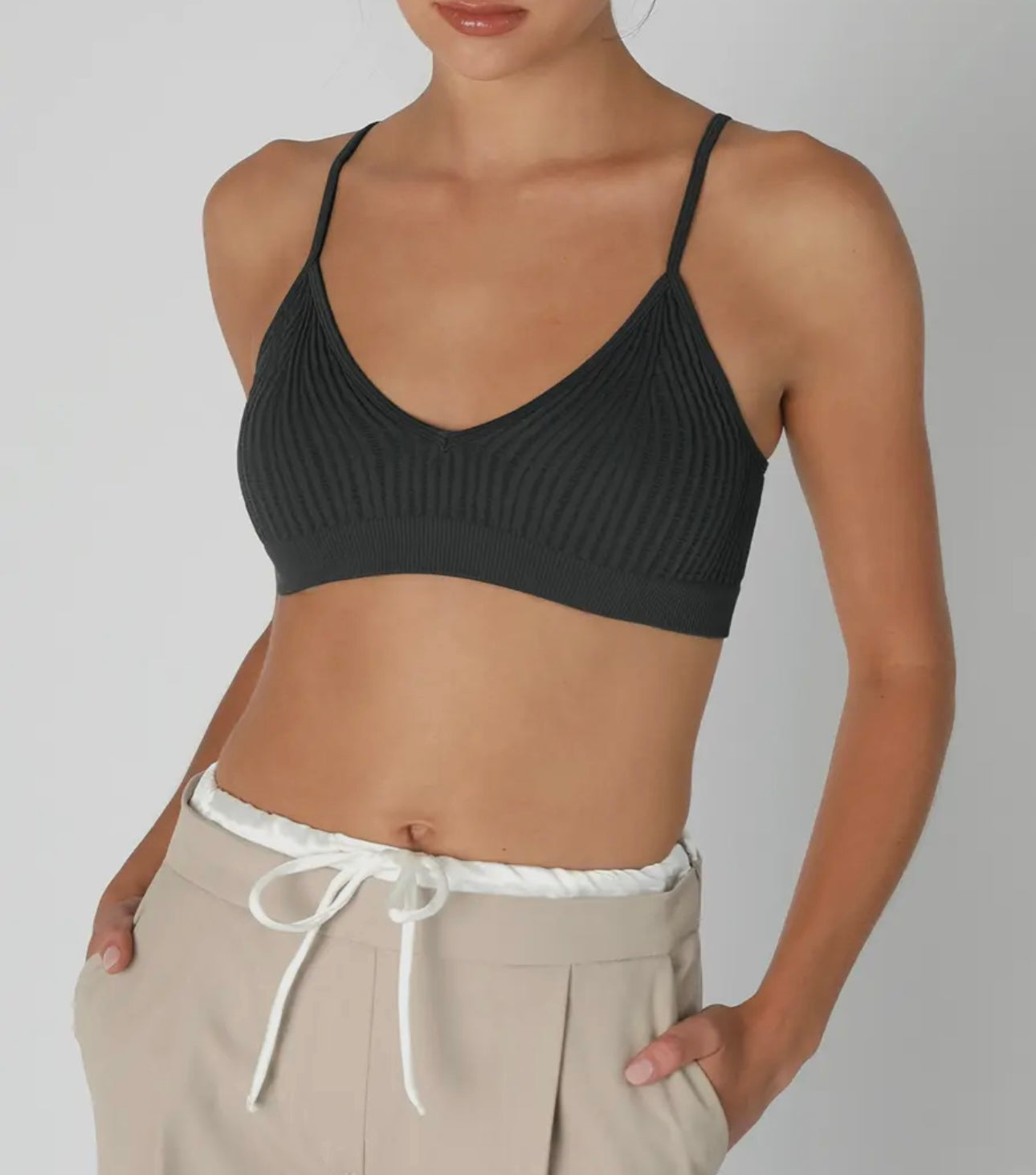 Seamless V Neck Bralette - Black